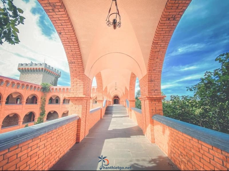 LÂU ĐÀI RƯỢU VANG ( RD Wine Castle ) - Nét quý phái từ Châu Âu giữa lòng thành phố biển Phan Thiết - 758