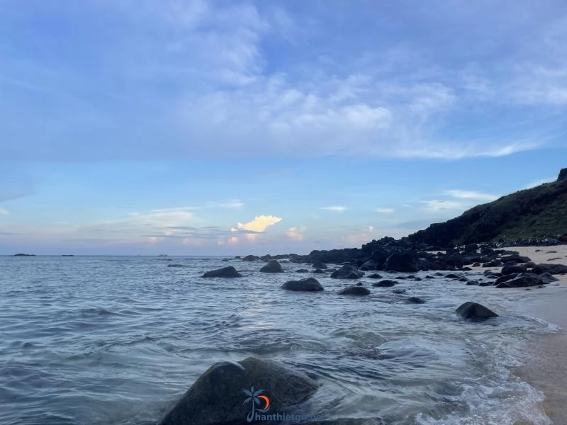 Bãi Nhỏ Phú Quý - Hoang sơ đẹp đến lạ lùng - 2000