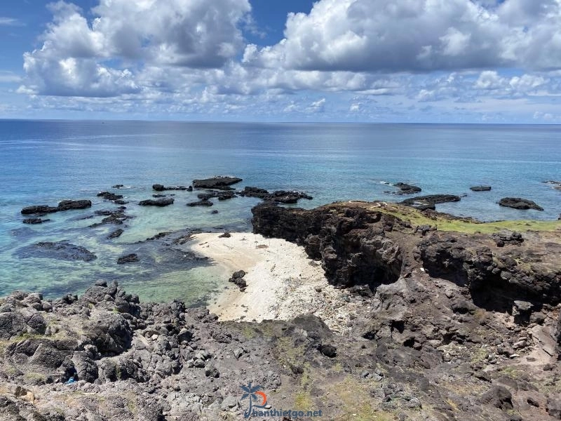 Vịnh Triều Dương - một bãi biển đẹp của huyện Phú Qúy, tỉnh Bình Thuận - 1970