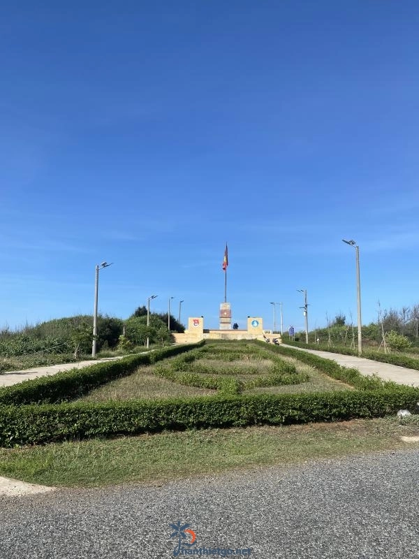 Cột cờ Phú Quý - Biểu tượng khẳng định chủ quyền biển đảo của tổ quốc - 2127