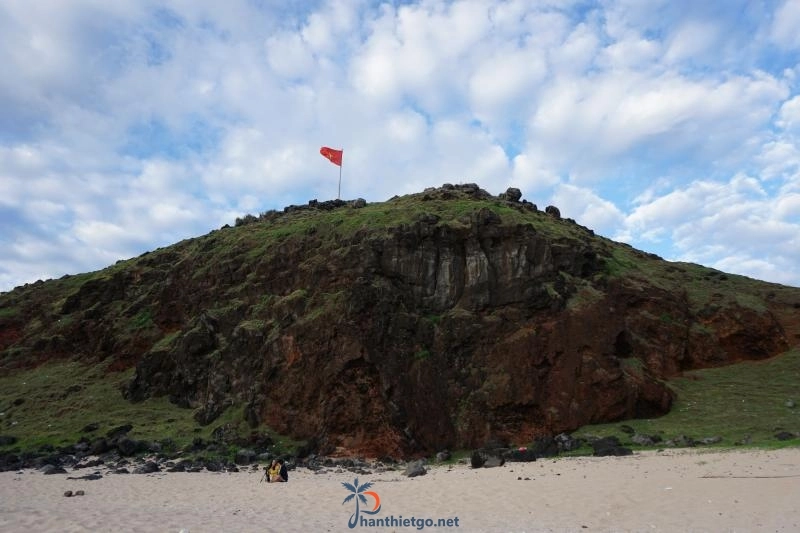 Cột cờ Phú Quý - Biểu tượng khẳng định chủ quyền biển đảo của tổ quốc - 2129