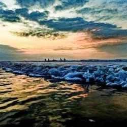 Bãi Biển Cam Bình Lagi - Điểm cắm trại không thể bỏ lỡ.