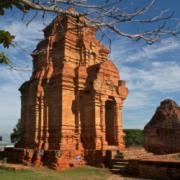 Tháp Chàm Poshanư Phan Thiết - Khám phá tinh hoa kiến trúc Chăm Pa