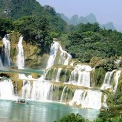 Thác 9 tầng Đa Mi  - Thác nước hùng vĩ giữa núi rừng bạt ngàn.