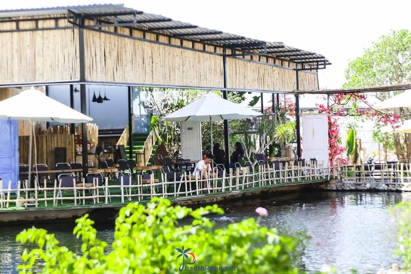 Quán Hilltop Chill - Quán có hồ Cá Koi Phan Thiết - 3307