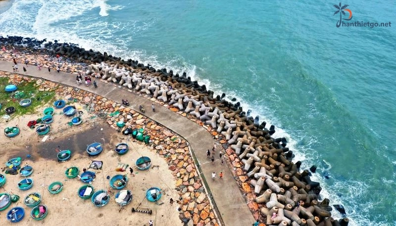 Bờ kè bãi đá ông địa Phan Thiết có gì?