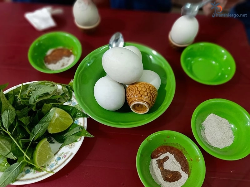 Trứng vịt lộn Phan Thiết có gì khác biệt